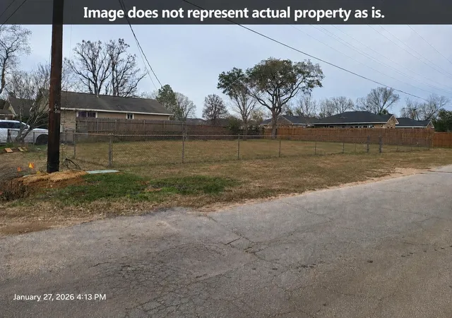 Photo 2 of Sale Pending at 206 1st Street, Willis, TX 77378 | MLS# 83163457 | Listing updated on 2026-09-03