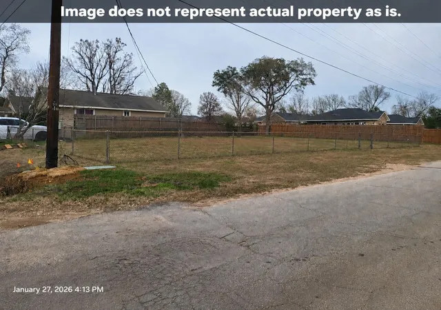 Photo 2 of Sale Pending at 206 1st Street, Willis, TX 77378 | MLS# 83163457 | Listing updated on 2026-09-03