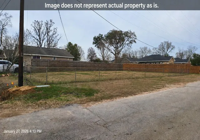 Photo 3 of Sale Pending at 206 1st Street, Willis, TX 77378 | MLS# 83163457 | Listing updated on 2026-09-03