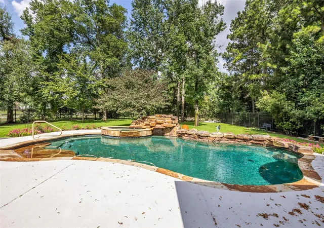 3rd image of 27434 Whispering Maple Wy, Spring, TX 77386 | MLS# 71742178