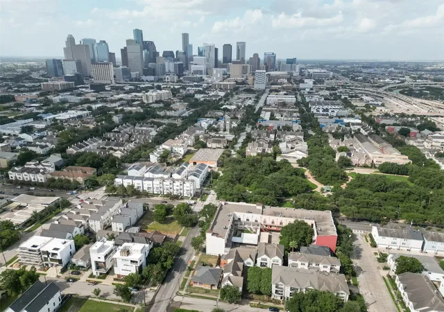 30th image of 1602 Elgin St St #11, Houston, TX 77004 | MLS# 67252545