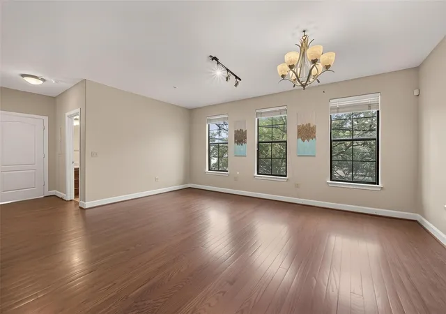 3rd image of 1602 Elgin St St, Houston, TX 77004