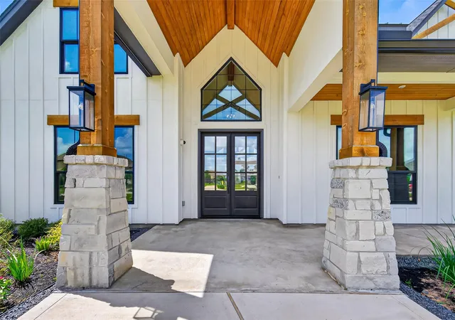 Photo 3 of Mansion for sale at 8 Little Sorrell Ct, Tomball, TX 77377 | MLS# 28048345 | Listing updated on 2026-10-06