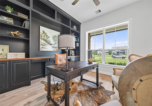 Photo 4 of Single family home for sale at 8 Little Sorrell Ct, Tomball, TX 77377 | MLS# 28048345 | Listing updated on 2026-10-06