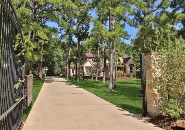 Photo 3 of Sale Pending at 37913 Windy Ridge Trl, Magnolia, TX 77355 | MLS# 36083873 | Listing updated on 2026-09-13
