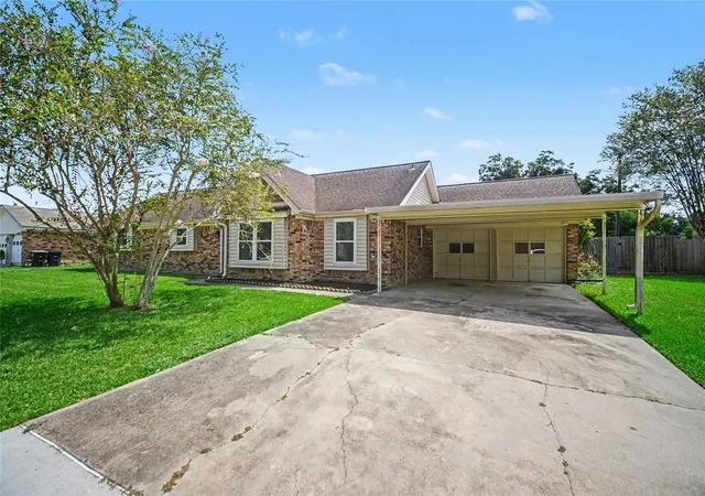 2nd image of 1909 Adams St, Alvin, TX 77511 | MLS# 23084962