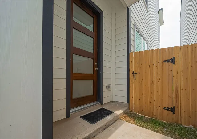3rd image of 8917 Grovner Pl, Houston, TX 77055 | MLS# 21849003