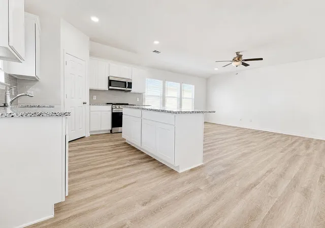 5th image of 501 Oak Chase Ave, Dayton, TX 77535 | MLS# 84421472