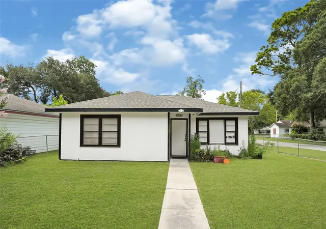 18th image of 1033 W Snyder St, Alvin, TX 77511 | MLS# 51568974