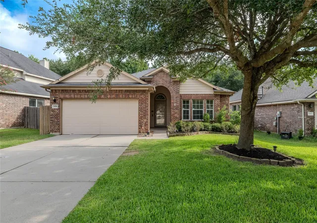 Photo 1 of Sale Pending at 1004 Summer Wood Blvd, Conroe, TX 77303 | MLS# 70919806 | Listing updated on 2026-09-10