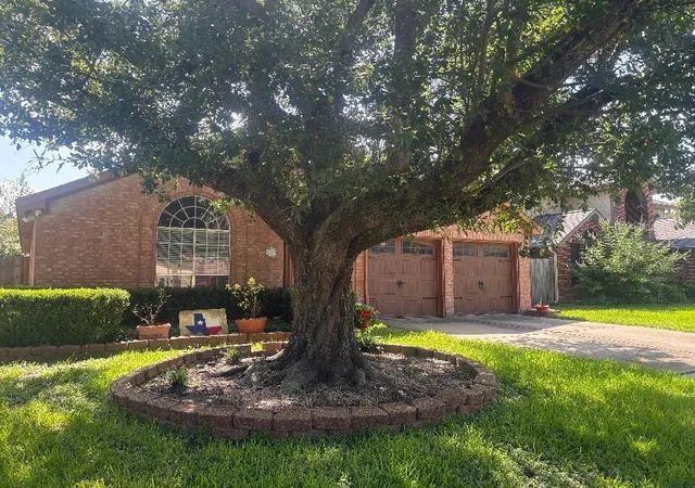 Photo 3 of Single family home for sale at 8306 Brentford Dr, Houston, TX 77083 | MLS# 29721390 | Listing updated on 2026-08-29