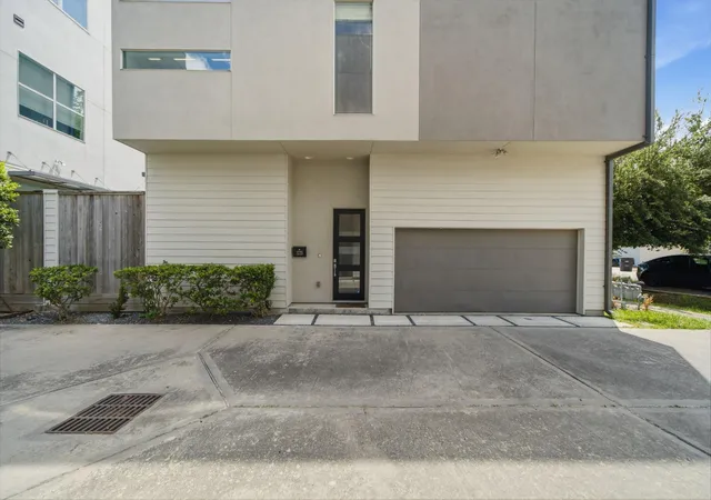 Photo 2 of Single family home for sale at 1221 W 17th Street, Houston, TX 77008 | MLS# 64697298 | Listing updated on 2026-08-11