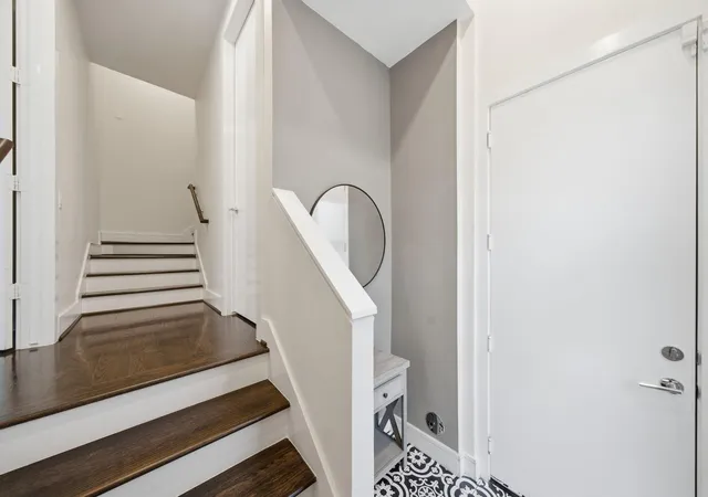 Photo 4 of Single family home for sale at 1221 W 17th Street, Houston, TX 77008 | MLS# 64697298 | Listing updated on 2026-08-11