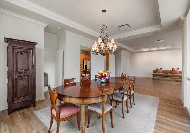 Photo 2 of Condo for sale at 511 S Post Oak Ln #5D, Houston, TX 77056 | MLS# 53994830 | Listing updated on 2026-08-14