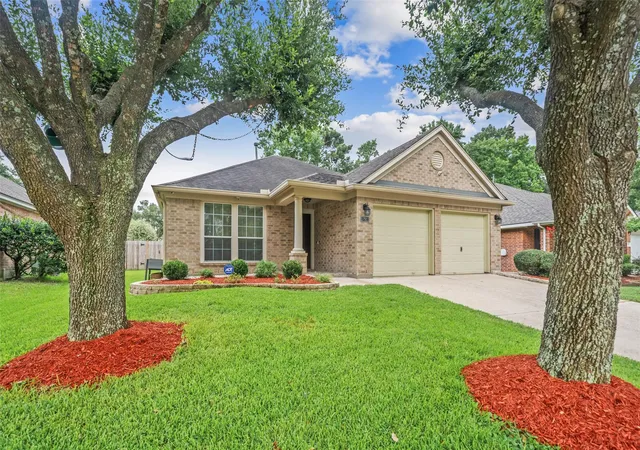 Photo 2 of Single family home for sale at 17911 Yukon Pass Dr, Humble, TX 77346 | MLS# 60961420 | Listing updated on 2026-09-15