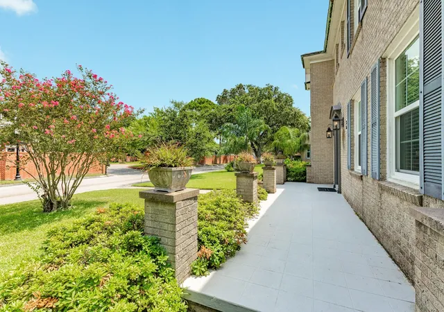 Photo 3 of Single family home for sale at 36 Cedar Lawn Cir, Galveston, TX 77551 | MLS# 6875015 | Listing updated on 2026-09-19