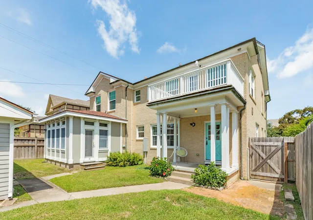 Photo 4 of Single family home for sale at 36 Cedar Lawn Cir, Galveston, TX 77551 | MLS# 6875015 | Listing updated on 2026-09-19