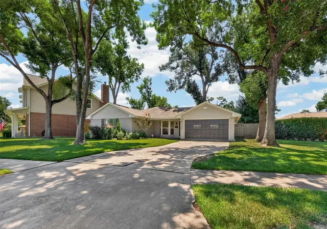 2nd image of 5107 Poinciana Dr, Houston, TX 77092 | MLS# 26894675