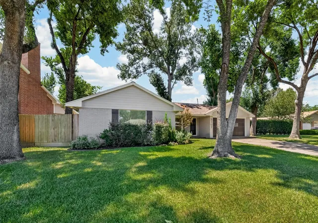 3rd image of 5107 Poinciana Dr, Houston, TX 77092 | MLS# 26894675