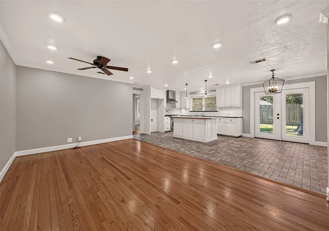 5th image of 5107 Poinciana Dr, Houston, TX 77092 | MLS# 26894675
