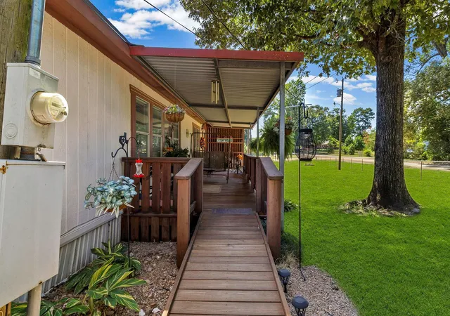 Photo 3 of Single family home for sale at 320 Carolyn Dr, Livingston, TX 77351 | MLS# 96381723 | Listing updated on 2026-08-22