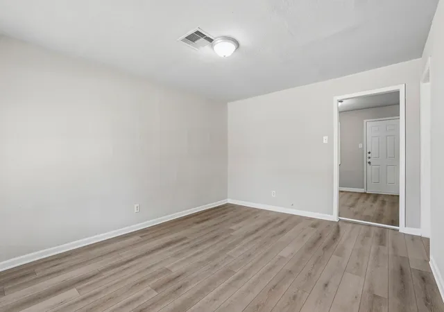 3rd image of 2401 Windsor Ln, Pasadena, TX 77506 | MLS# 16581433