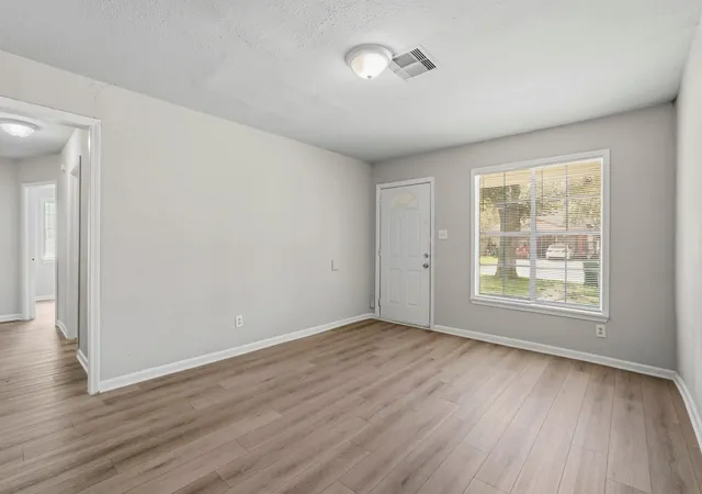 4th image of 2401 Windsor Ln, Pasadena, TX 77506 | MLS# 16581433