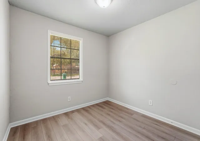5th image of 2401 Windsor Ln, Pasadena, TX 77506 | MLS# 16581433