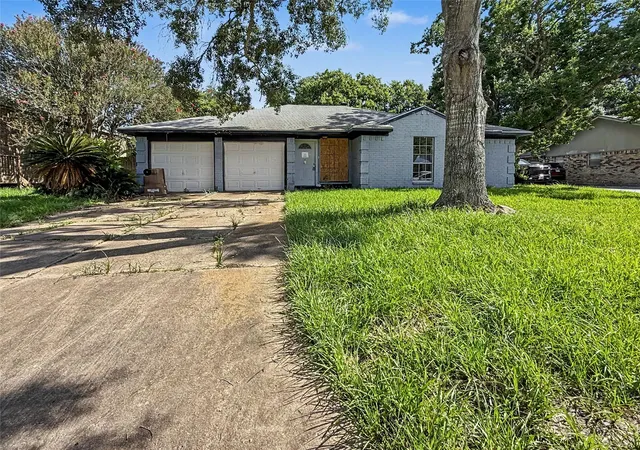 1st image of 5003 Live Oak Dr, Dickinson, TX 77539 | MLS# 28295659