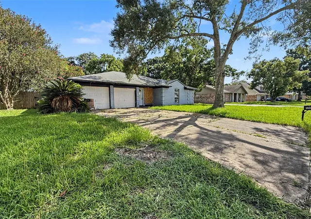 2nd image of 5003 Live Oak Dr, Dickinson, TX 77539 | MLS# 28295659