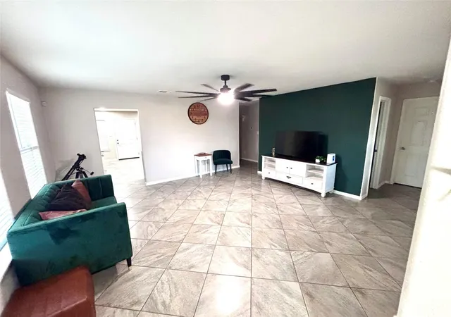 Photo 3 of Single family home for sale at 910 Rosewick St, Houston, TX 77015 | MLS# 47406914 | Listing updated on 2026-09-10