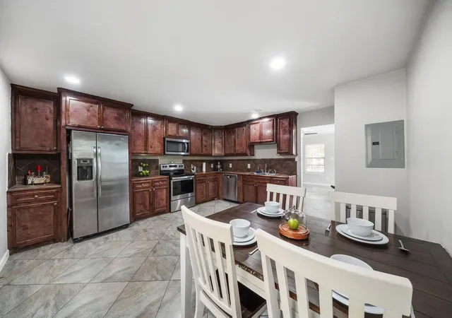 Photo 4 of Single family home for sale at 910 Rosewick St, Houston, TX 77015 | MLS# 47406914 | Listing updated on 2026-09-10