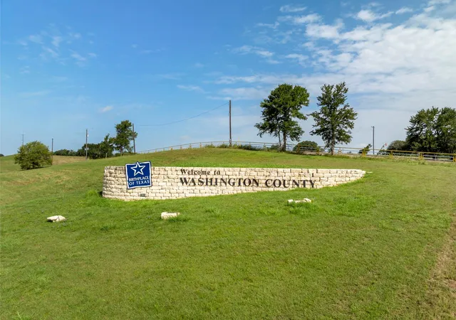 2nd image of 202 Blackberry Ln, Washington, TX 77880 | MLS# 14244954