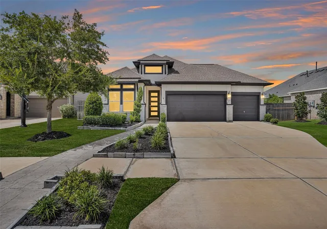 Photo 1 of Single family home for sale at 8719 Azalea Xing Ct #T, Missouri City, TX 77459 | MLS# 9129226 | Listing updated on 2026-09-19