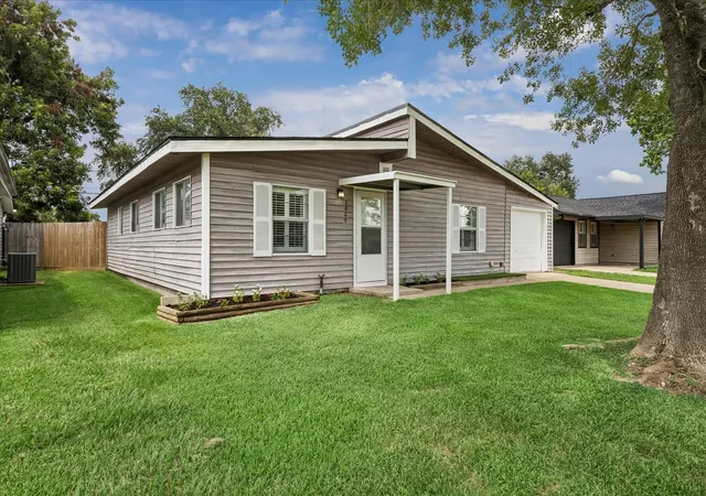 4th image of 3807 Ramsey Dr, Pasadena, TX 77503 | MLS# 69597155