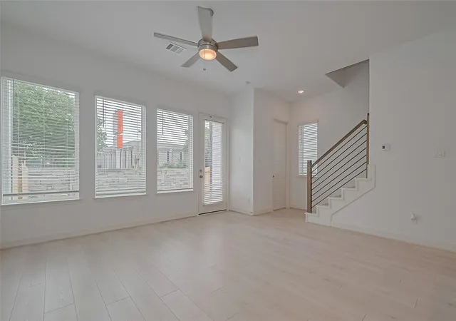 4th image of 1609 Regents Ct, Houston, TX 77055 | MLS# 27967187