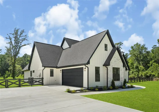Photo 3 of Single family home for sale at 15004 Tybee Ln, Conroe, TX 77306 | MLS# 80833333 | Listing updated on 2026-09-12