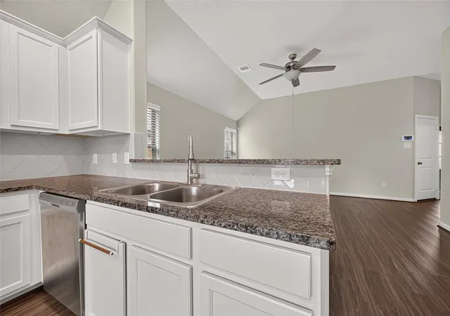 Photo 4 of Single family home for sale at 4827 Marigold Breeze Dr, Spring, TX 77386 | MLS# 6852273 | Listing updated on 2026-09-17