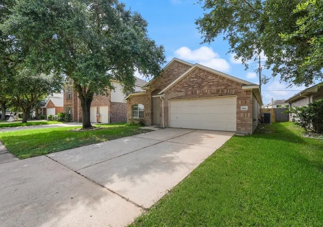 Photo 2 of Single family home for sale at 5015 Bridgecrossing Ct, Spring, TX 77379 | MLS# 60775697 | Listing updated on 2026-08-12