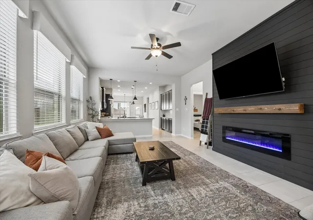 Photo 3 of Single family home for sale at 17238 Broadleaf Oak Dr, Hockley, TX 77447 | MLS# 33725584 | Listing updated on 2026-09-20