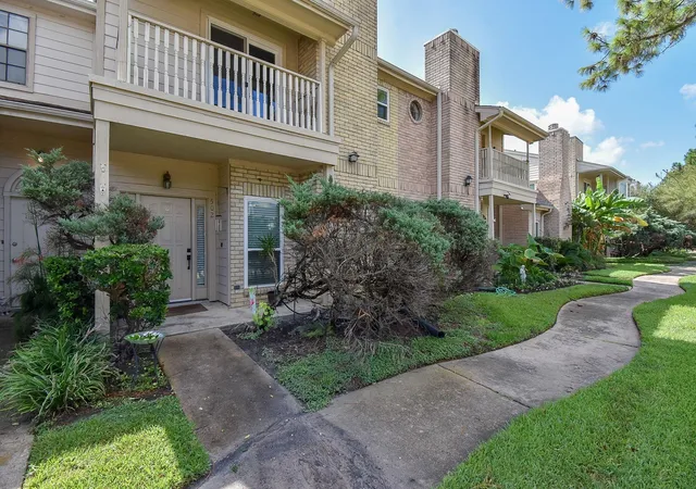 3rd image of 800 Country Pl Dr #502, Houston, TX 77079 | MLS# 52851639