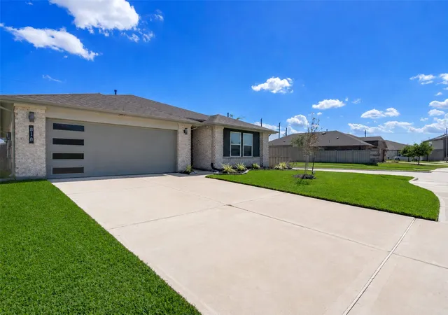 2nd image of 818 Betsy Hill Dr, Rosharon, TX 77583 | MLS# 59567582