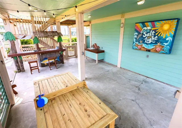 4th image of 3228 Castle Dr, Port Bolivar, TX 77650 | MLS# 59187636