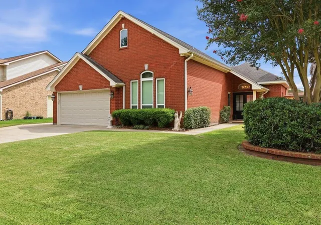 2nd image of 2401 Postoak Ln, Groves, TX 77619 | MLS# 63004316
