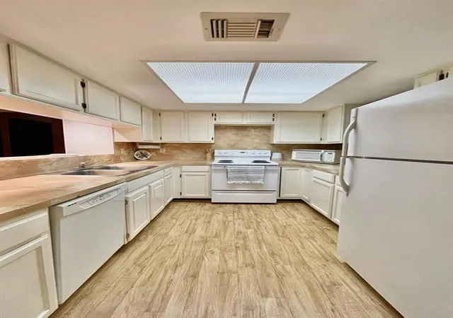 Photo 3 of Condo for sale at 14777 Wunderlich Dr #1106, Houston, TX 77069 | MLS# 89501967 | Listing updated on 2026-09-08