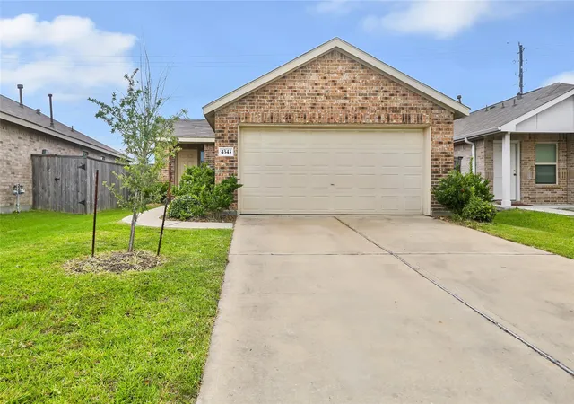 2nd image of 4343 Palmetto Grove Ln, Baytown, TX 77521 | MLS# 64297019
