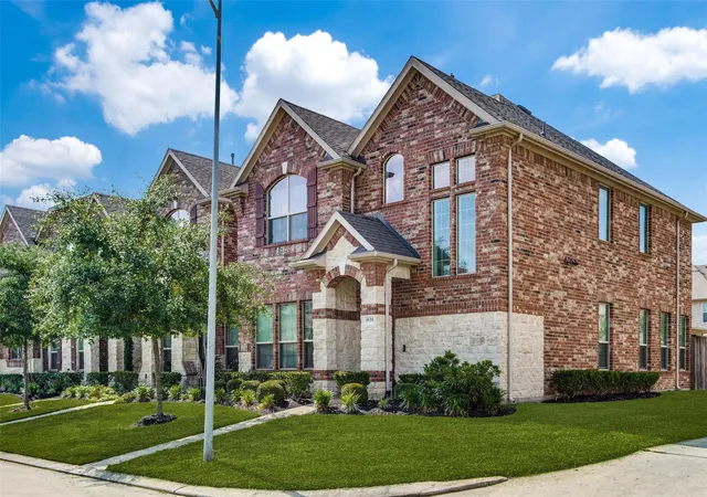 Photo 2 of Townhouse for sale at 9155 Monarch Mist Ln, Houston, TX 77070 | MLS# 12658711 | Listing updated on 2026-08-11