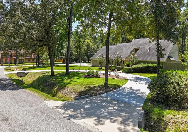 Photo 4 of Single family home for sale at 1630 Cypress Ln, Kingwood, TX 77339 | MLS# 6318297 | Listing updated on 2026-09-17