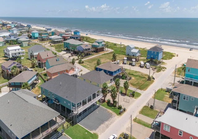 2nd image of 866 Kahla Dr, Crystal Beach, TX 77650 | MLS# 33483598
