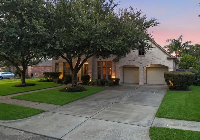 Photo 3 of Single family home for sale at 1020 Broad Bay Ln, League City, TX 77573 | MLS# 38873030 | Listing updated on 2026-08-30